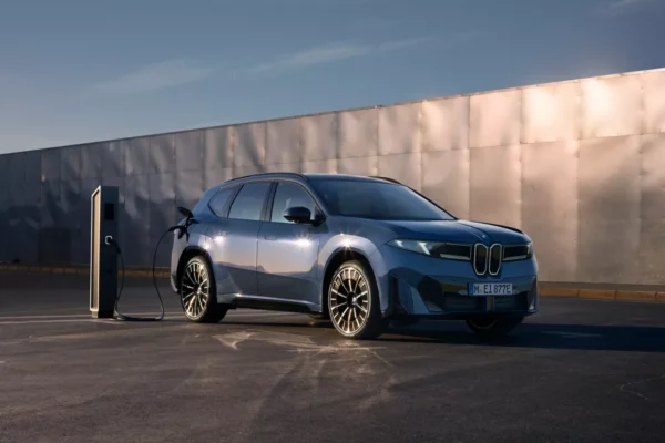 Rewolucja na Czterech Kołach: Nowe BMW iX3 „Neue Klasse” Wjeżdża do Polski!