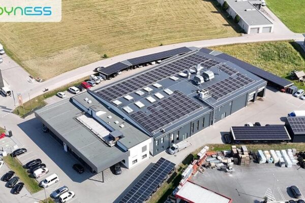 Magazyn energii Dyness STACK280 w salonie Volkswagena. 917,5 kWh w Austrii