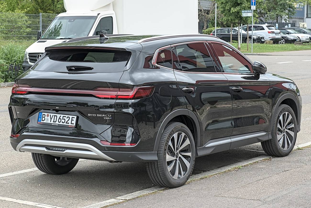 Chińskie hybrydy na europejskim rynku: BYD Seal U DM-i