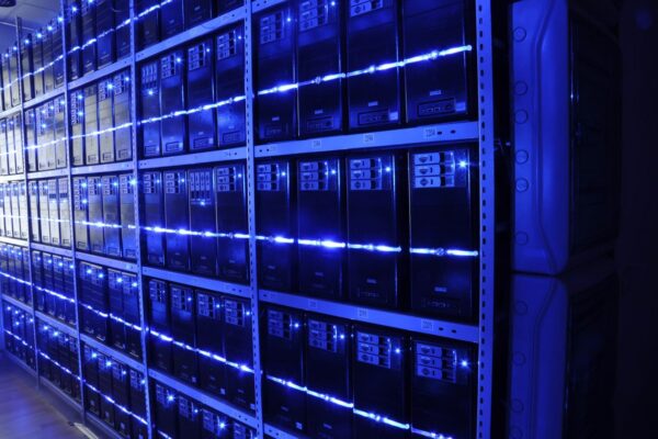 Komisja Europejska chce oceniać centra danych. Nowy system oceny energii i wody