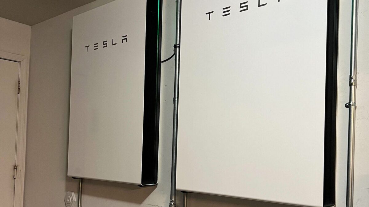 Dwa domowe magazyny energii Tesla Powerwall w budynku mieszkalnym – program Przydomowe Magazyny Energii cz. 2