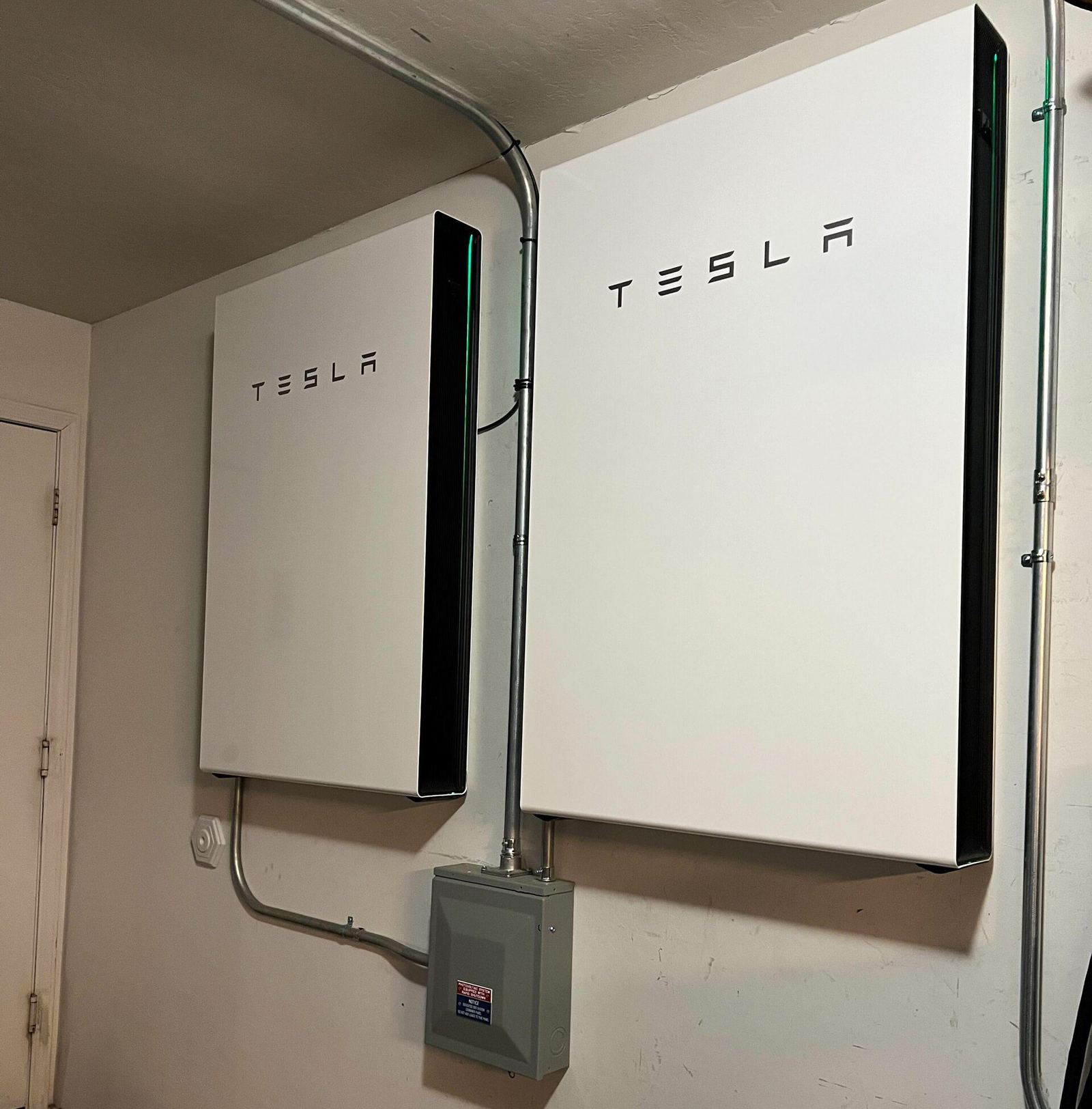 Dwa domowe magazyny energii Tesla Powerwall w budynku mieszkalnym – program Przydomowe Magazyny Energii cz. 2