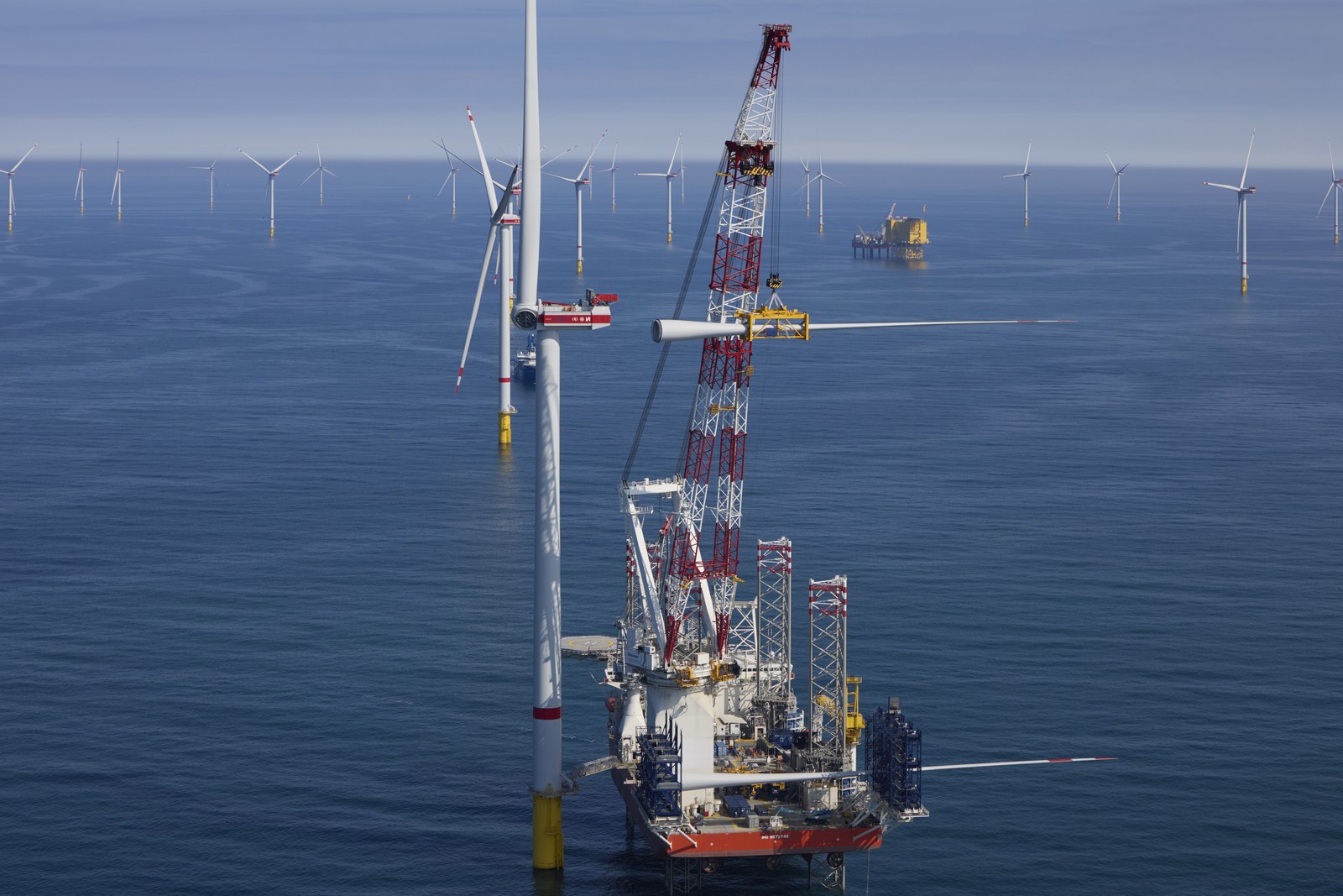 He Dreiht: morska turbina wiatrowa przy jednostce instalacyjnej na Morzu Północnym