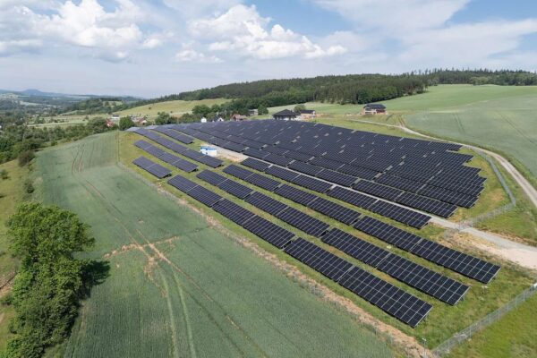 Fotowoltaika ma prawie 28 GW, wiatr 11,5 GW. PV rośnie cztery razy szybciej