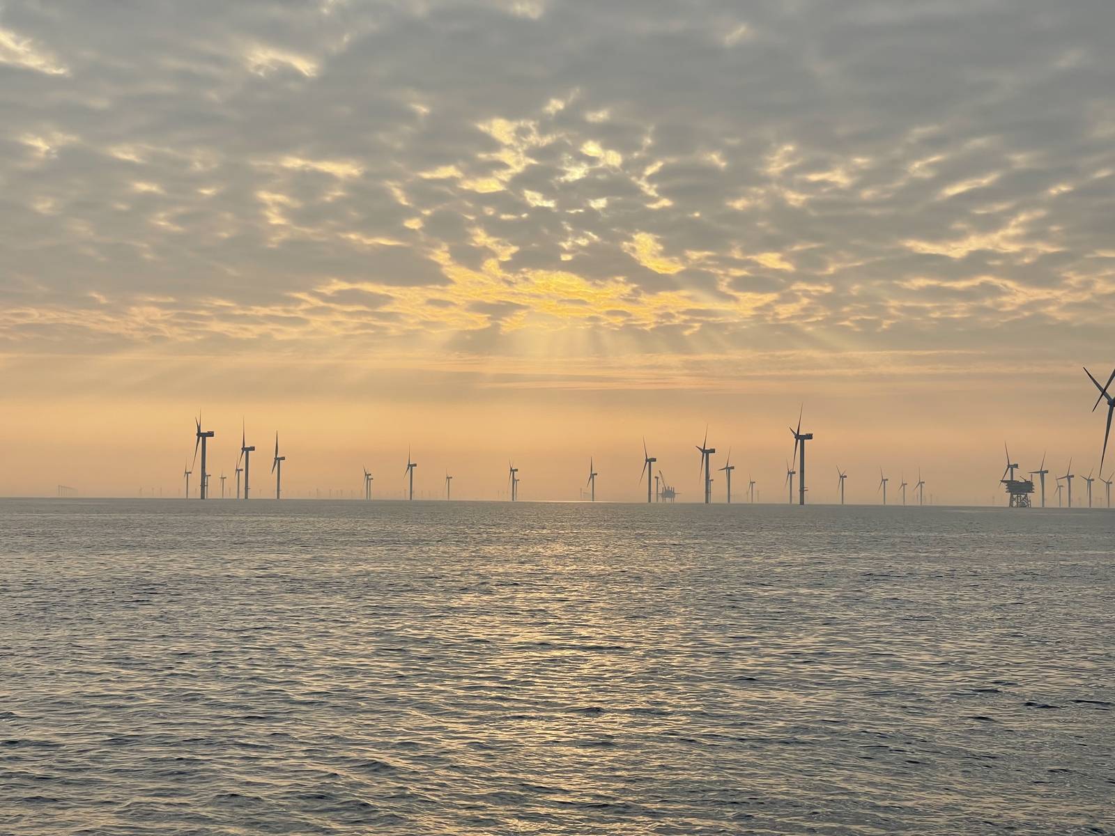 Morska energetyka wiatrowa – turbiny farmy Nordsee One na Morzu Północnym