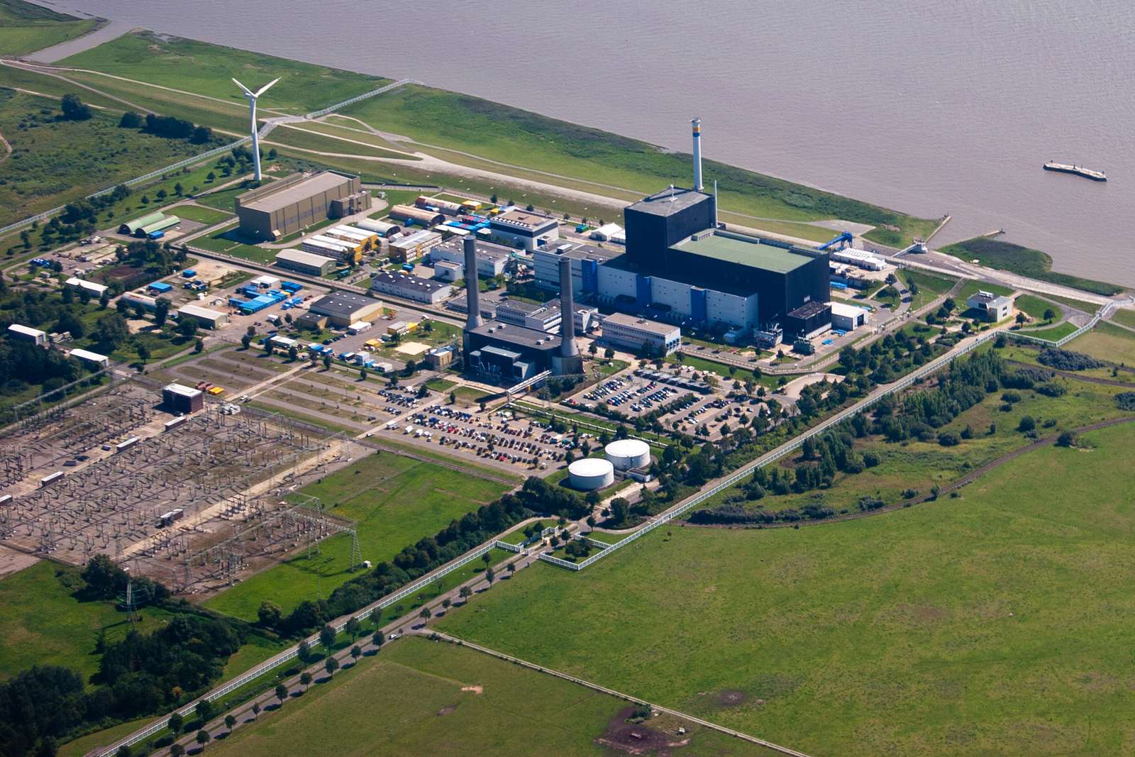 Magazyn energii w Niemczech – teren elektrowni jądrowej Brunsbüttel nad Łabą, gdzie Vattenfall zbuduje baterię 254 MW