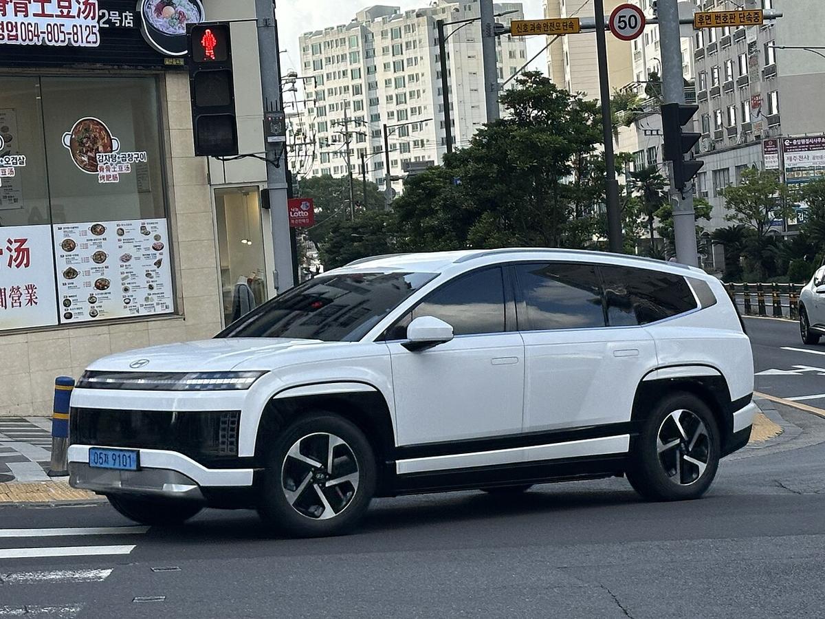 Hyundai Ioniq 9 — tylna część nadwozia elektrycznego SUV-a
