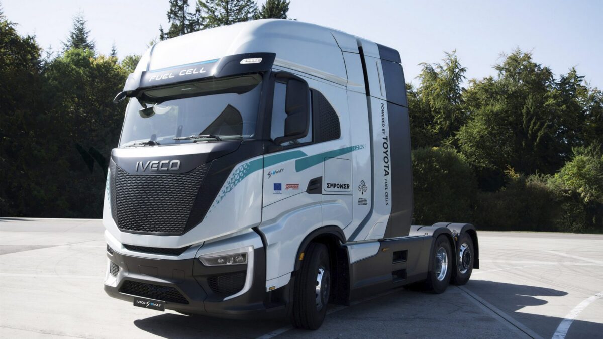 Ciężarówki na wodór: IVECO S-eWay Fuel Cell z ogniwami paliwowymi Toyoty
