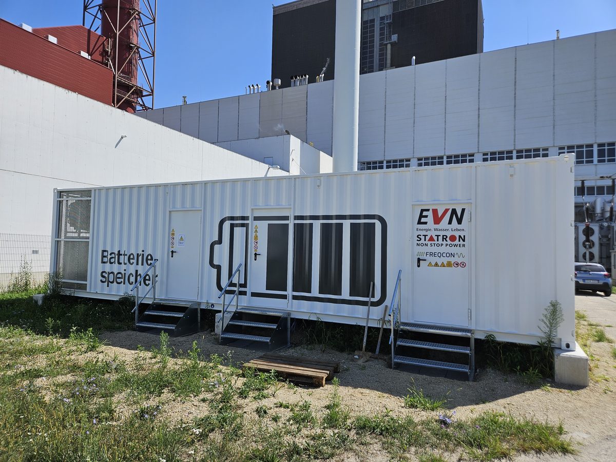 kontenerowy-magazyn-energii-przy-zakladzie-przemyslowym Enea stawia na OZE. 417 mln zł z KPO na fotowoltaikę i 1,3 GW magazynów