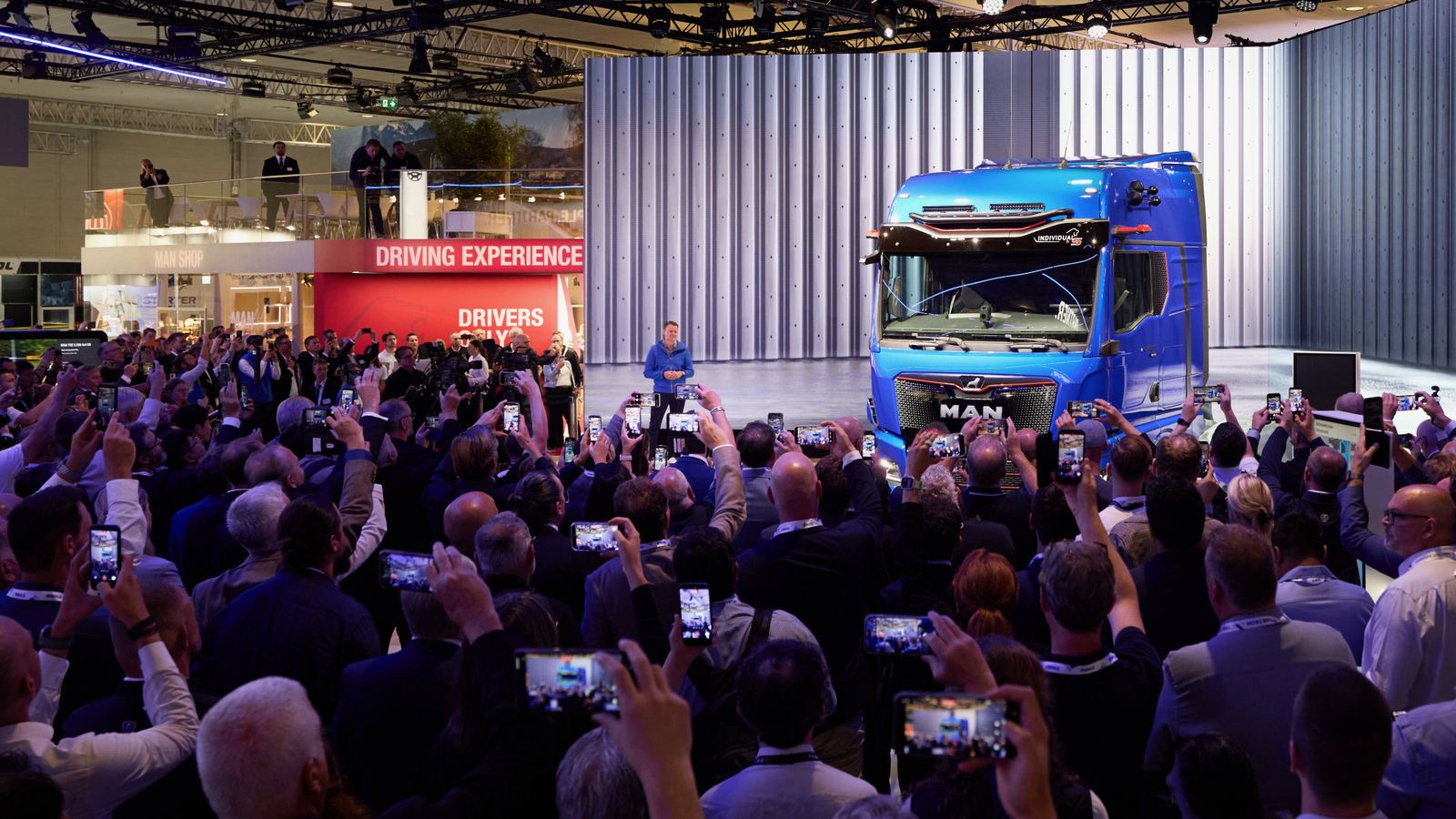 Nowa generacja ciężarówek MAN prezentowana na scenie targów IAA Transportation 2026