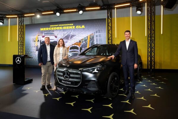 Mercedes-Benz GLA ruszył z produkcją w Rastatt. Elektryk i hybryda z jednej linii