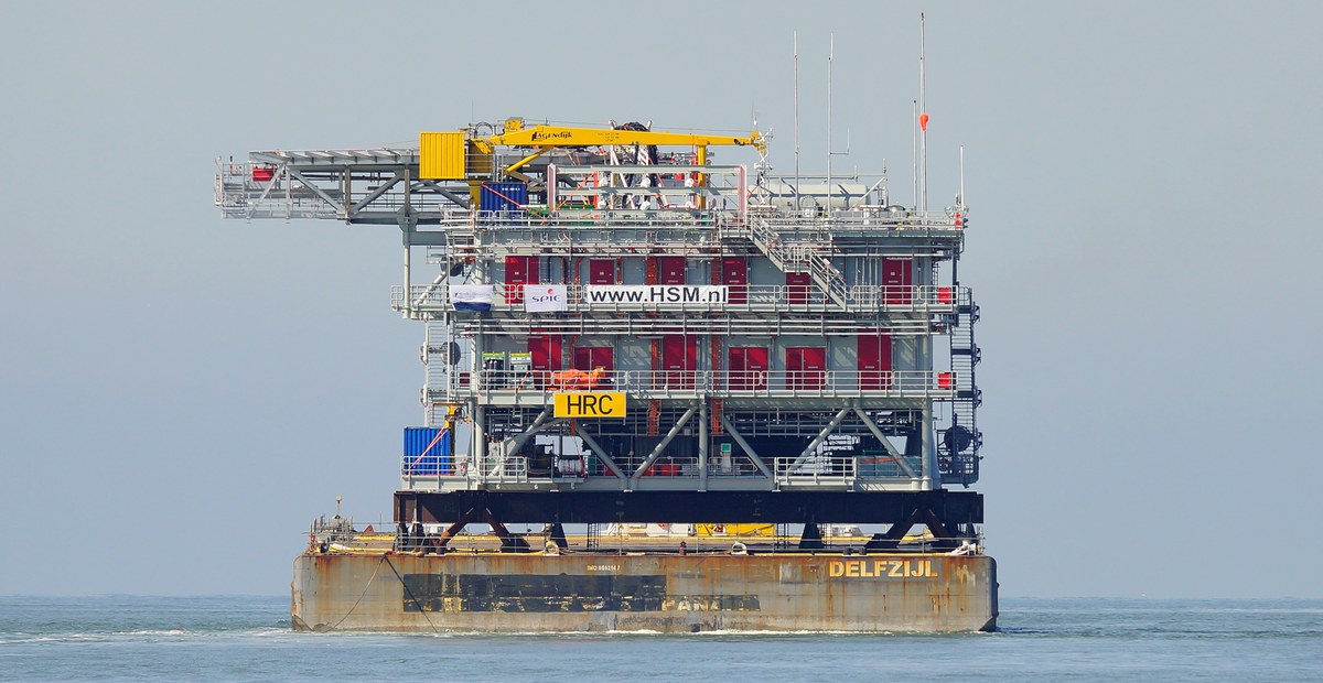 Baltica 2 — morska stacja elektroenergetyczna (topside) transportowana barką