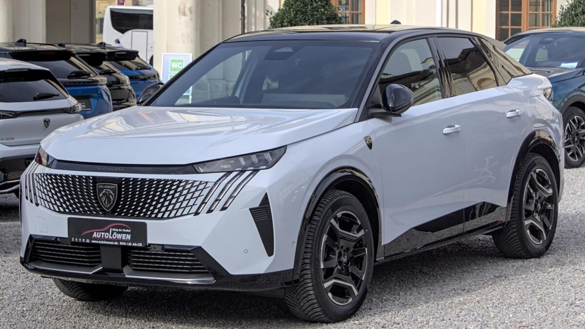 Peugeot e-3008 — model z zakładu Sochaux, w którym Stellantis wstrzymuje produkcję
