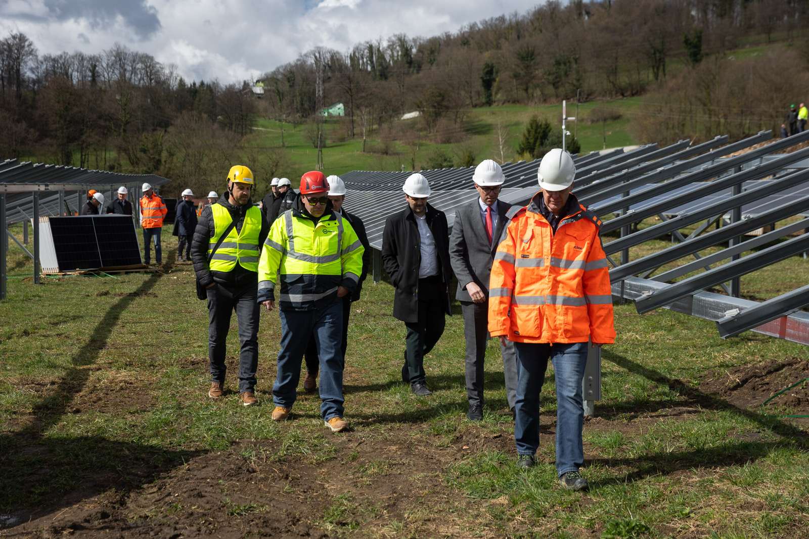 Panele fotowoltaiczne elektrowni Prapretno na terenie dawnego składowiska