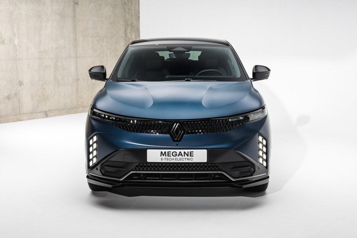 Deska rozdzielcza i ekran multimedialny nowego Renault Mégane E-Tech electric