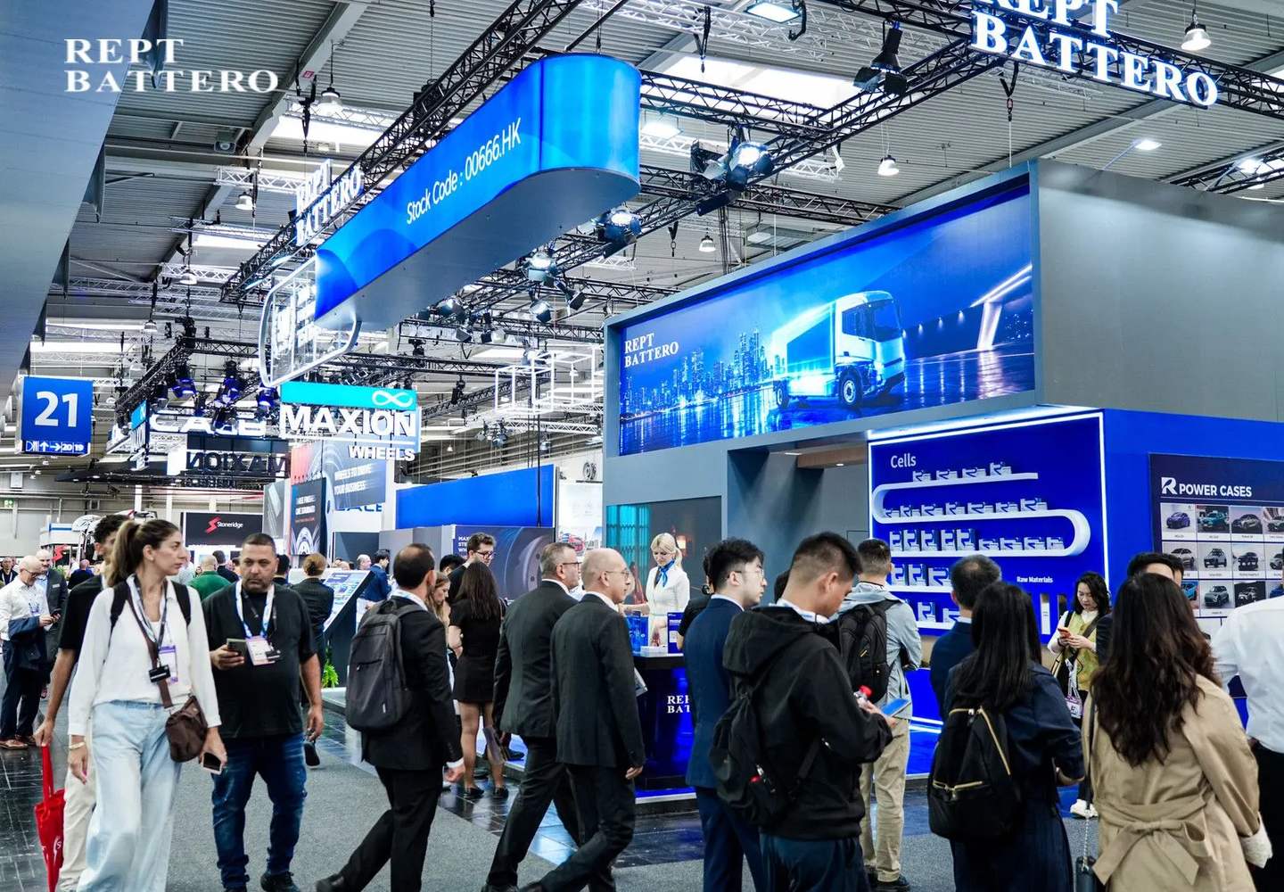Stoisko REPT Battero na targach IAA Transportation 2026 w Hanowerze z ekspozycją ogniw i magazynów energii