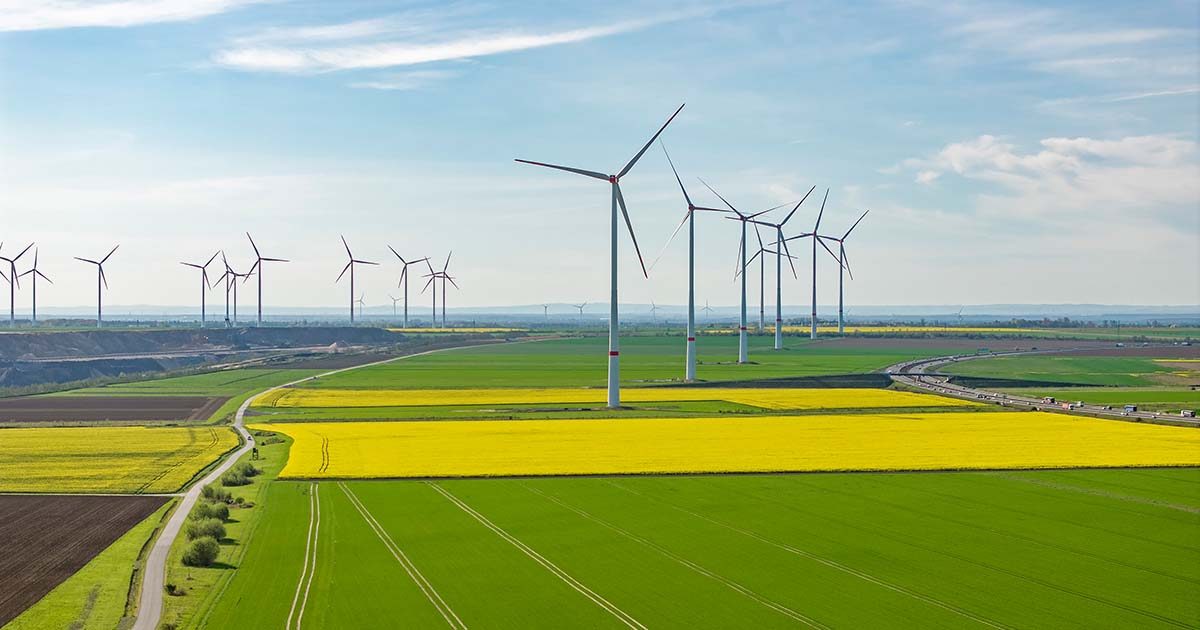 Farmy wiatrowe RWE — turbiny wiatrowe na polach i terenach po odkrywce w Niemczech