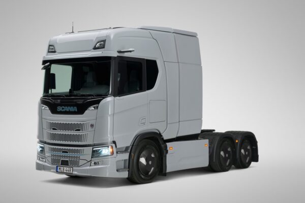 Scania z zasięgiem 720 km. Baterie za kabiną wydłużają trasę