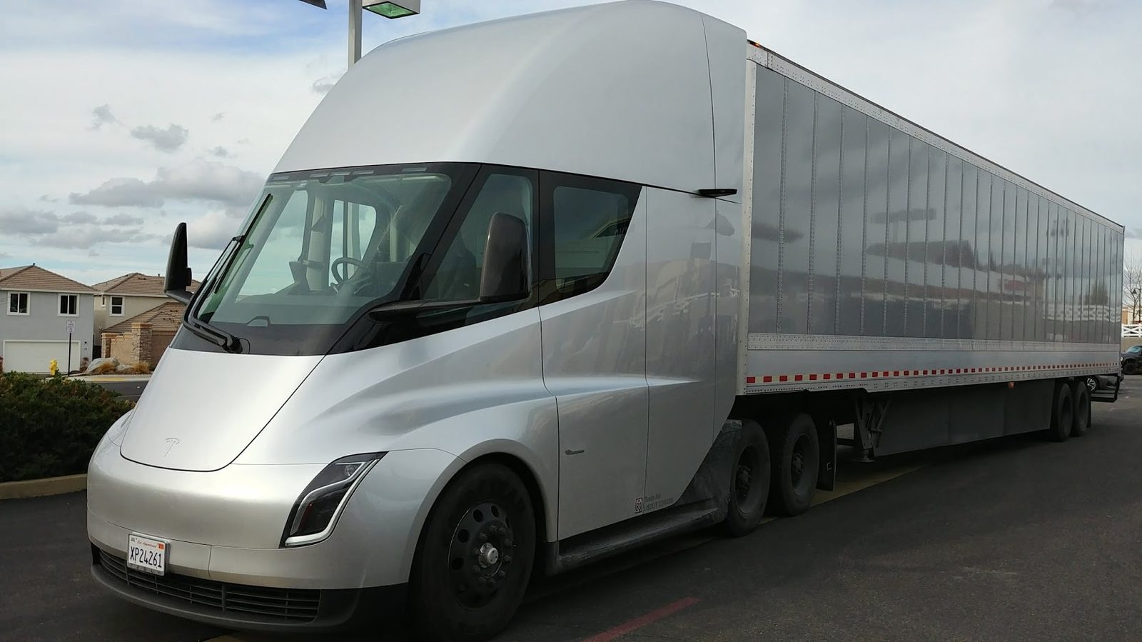 Tesla Semi, ciągnik siodłowy, dla którego Tesla buduje sieć Megacharger