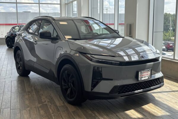 Toyota C-HR EV z akcją przywoławczą. Rekuperacja może przeładować baterię
