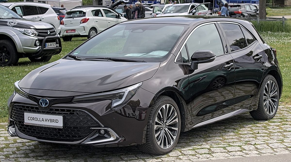 Toyota Corolla Hybrid E210 — tylna część nadwozia obecnej generacji