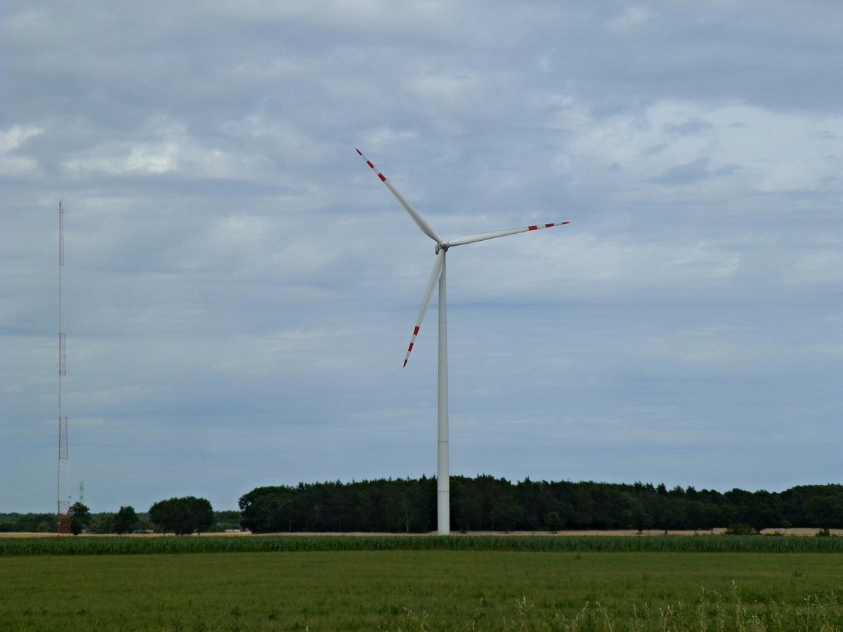 turbiny-farmy-wiatrowej-w-okolicy-margonina Enea stawia na OZE. 417 mln zł z KPO na fotowoltaikę i 1,3 GW magazynów
