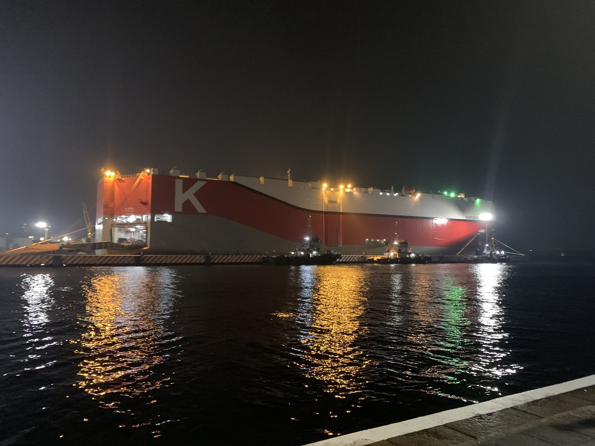 Statek transportujacy samochody w porcie Veracruz w Meksyku
