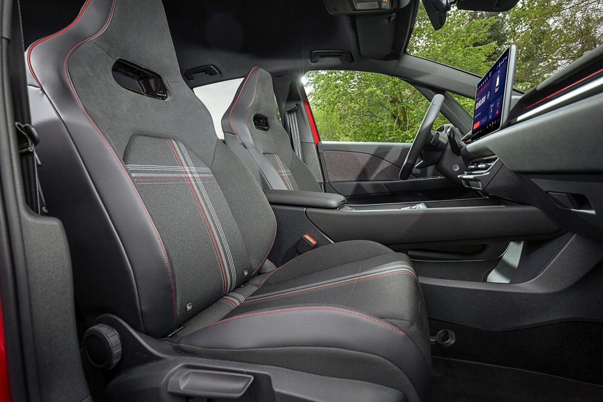 Tylna kanapa i drzwi Volkswagena ID.3 GTI z tapicerką w kratkę Superclark