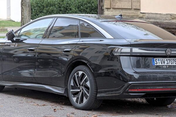 Volkswagen przesuwa produkcję na elektryki. Mniej zmian w Wolfsburgu, więcej w Emden i Zwickau