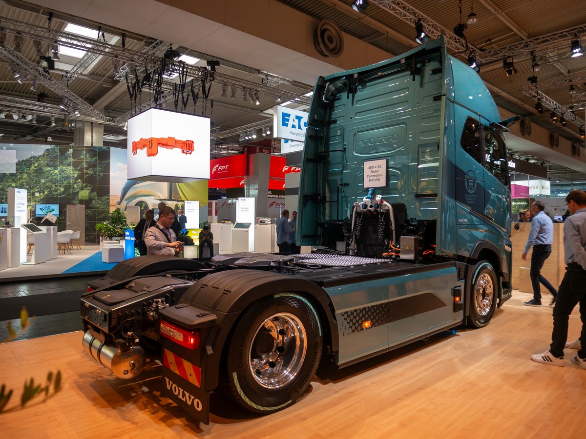 Ciężarówki Volvo na stoisku targów IAA Transportation