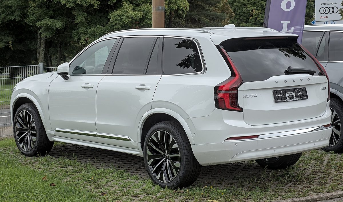 Volvo XC90 drugiej generacji – tył auta z oznaczeniem B5