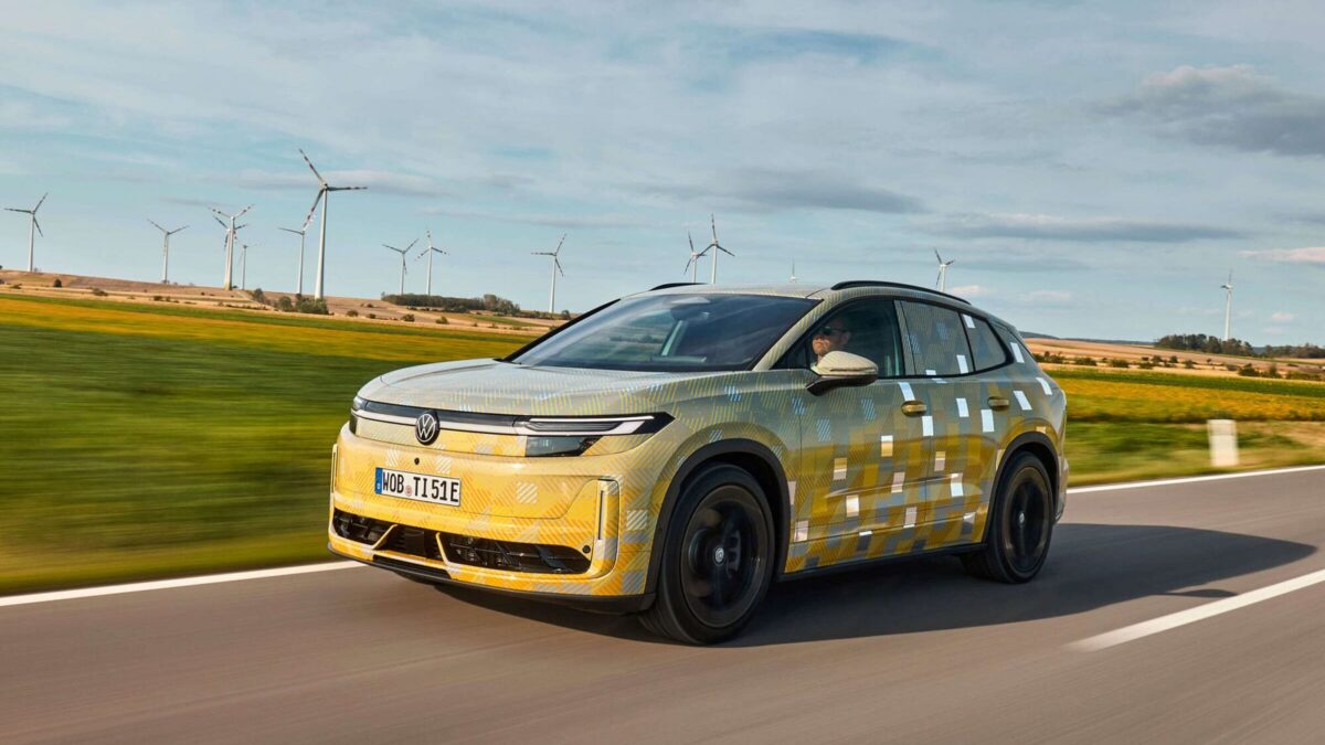 Volkswagen ID. Tiguan w kamuflażu podczas jazdy testowej