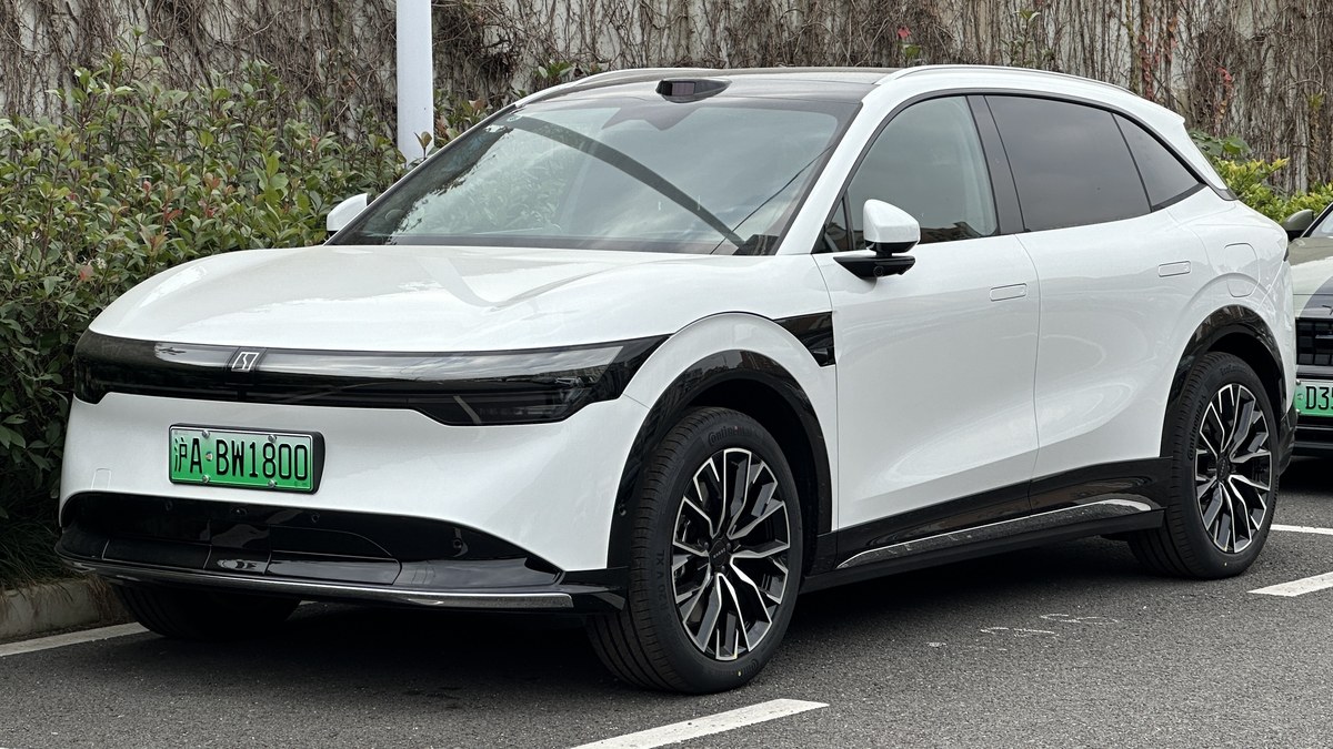 zeekr-7x Zeekr wchodzi do Polski. AutoWallis i Salvador Caetano startują w IV kwartale 2026