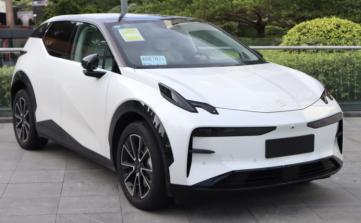 zeekr-x Zeekr wchodzi do Polski. AutoWallis i Salvador Caetano startują w IV kwartale 2026