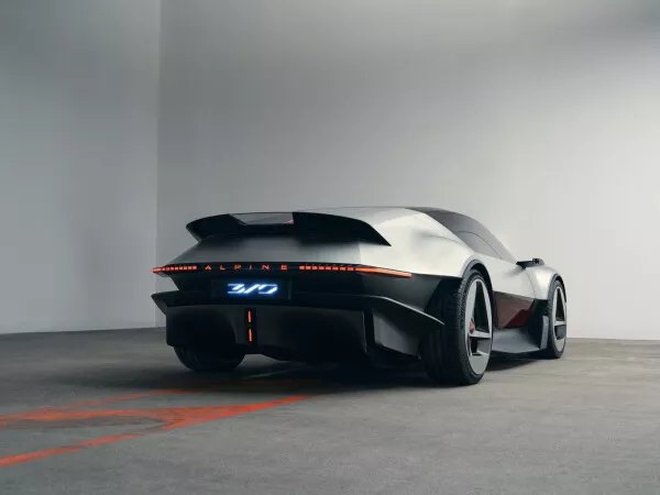 Tył konceptu Alpine A310 Vision z krawędzią odcinającą powietrze i wąskim pasem świateł