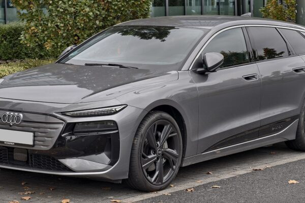 Audi A6 Avant e-tron (2024) – widok z przodu
