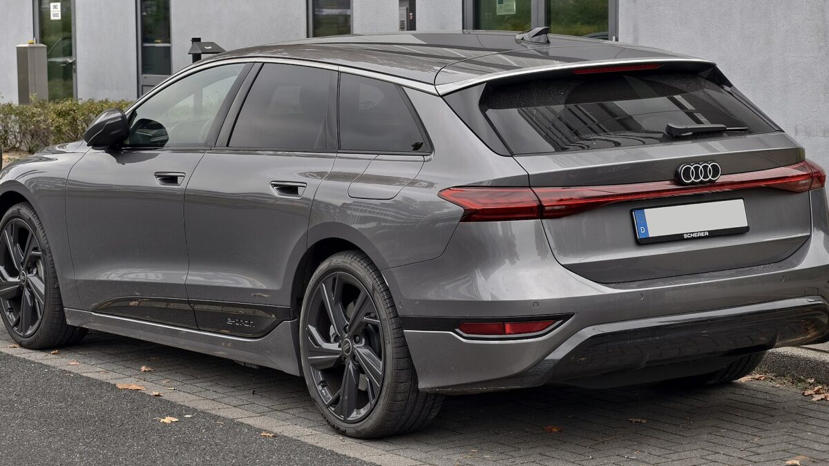 Audi A6 Avant e-tron quattro 315 kW (2024) – widok z tyłu