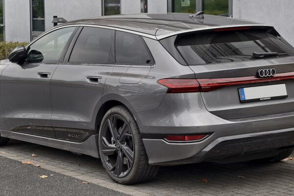Audi A6 Avant e-tron (2024) – widok z tyłu