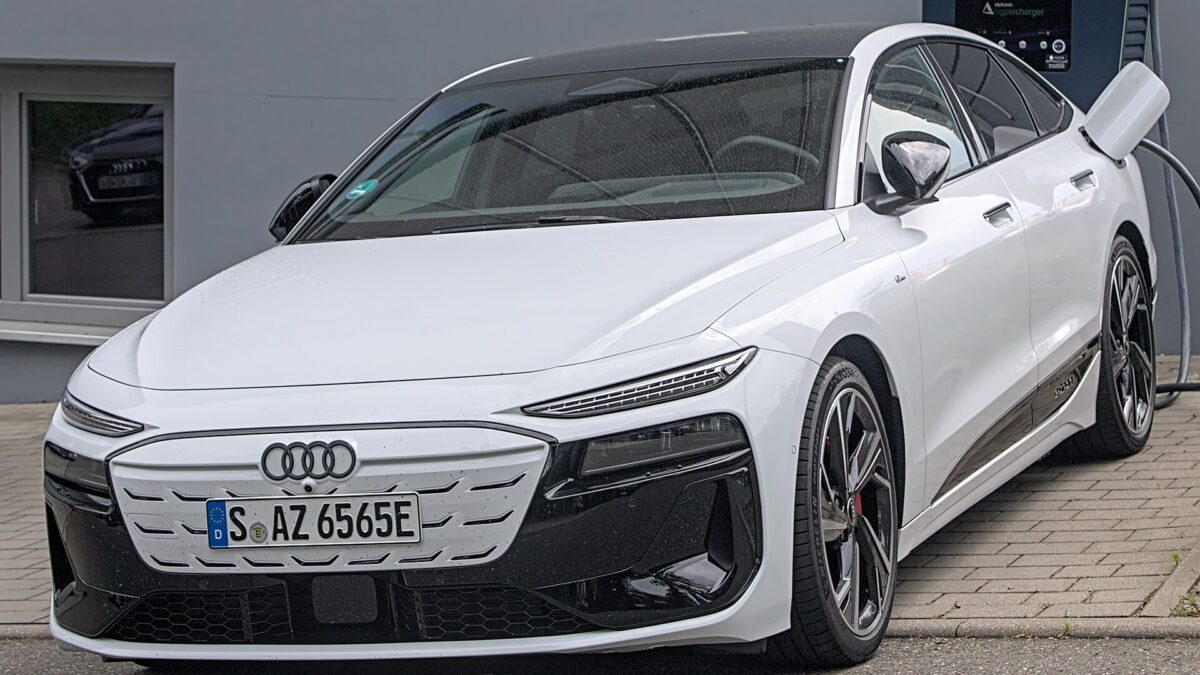 Audi A6 Sportback e-tron quattro 315 kW (2024) – widok z przodu