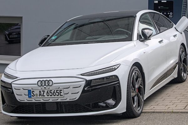 Audi A6 Sportback e-tron (2024) – widok z przodu