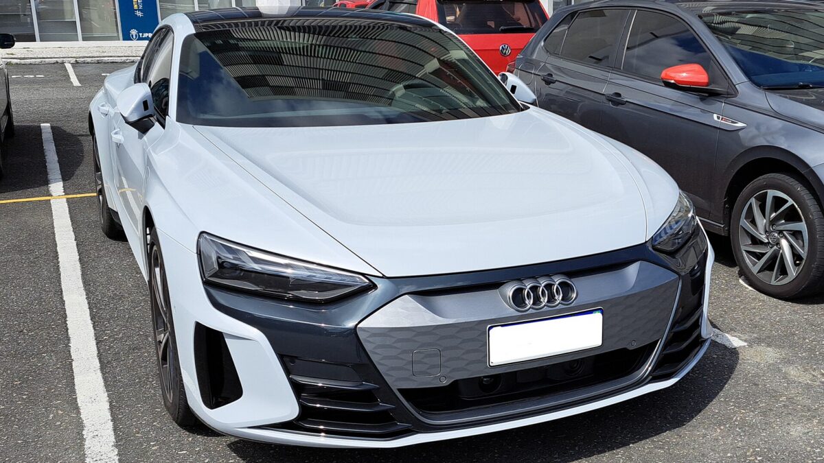 Audi e-tron GT quattro 370 kW (2024) – widok z przodu