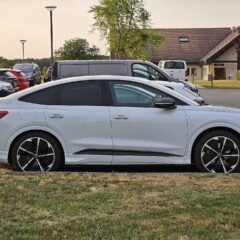 Audi Q4 Sportback e-tron quattro 220 kW (2021) – widok z boku
