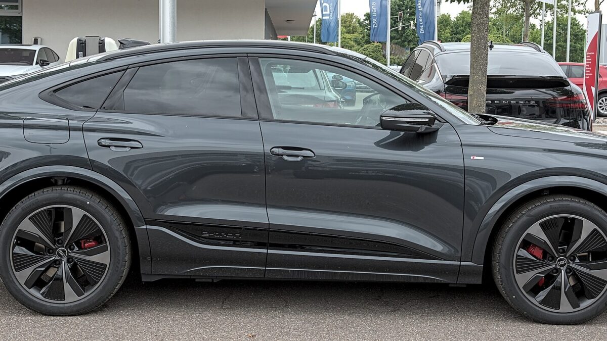 Audi Q6 Sportback e-tron – widok z boku