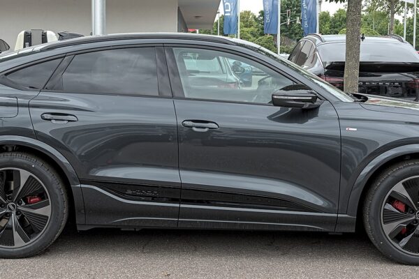 Audi Q6 Sportback e-tron – widok z boku