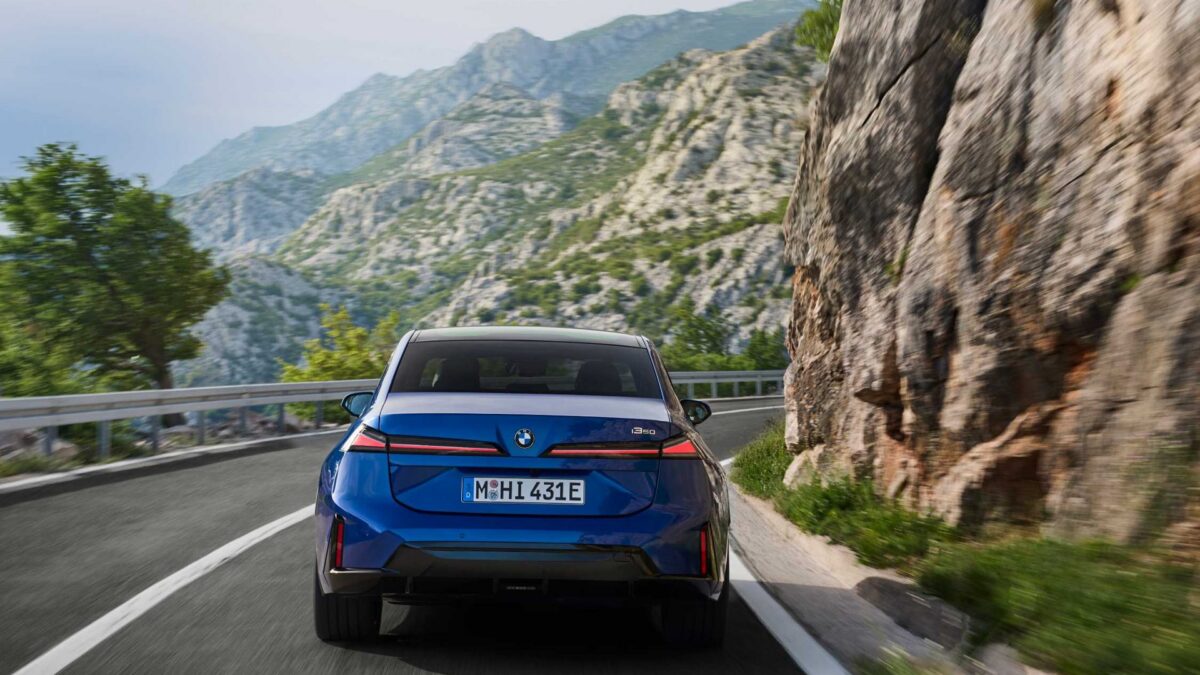 BMW i3 40 xDrive (2026) – widok z tyłu