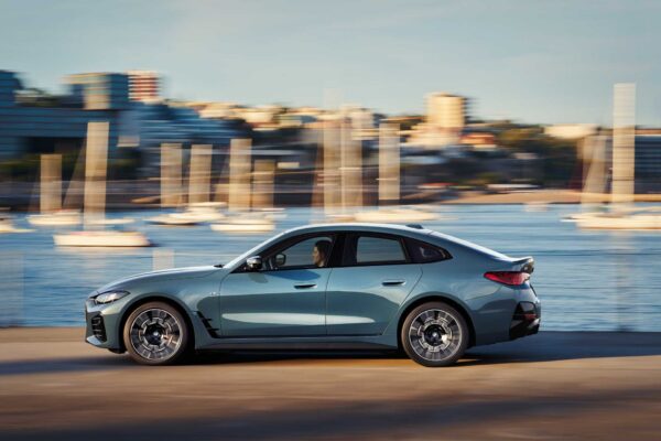 BMW i4 – widok z boku