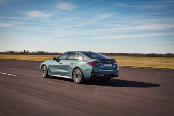 BMW i4 (2021) – widok z przodu