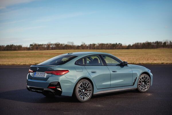 BMW i4 (2021) – widok z tyłu