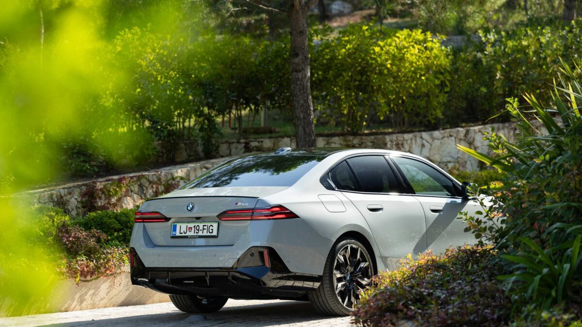 BMW i5 – widok z boku