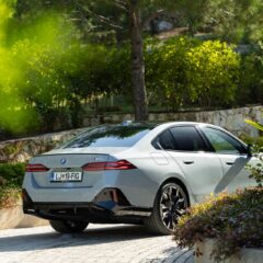 BMW i5 eDrive40 (2023) – widok z boku